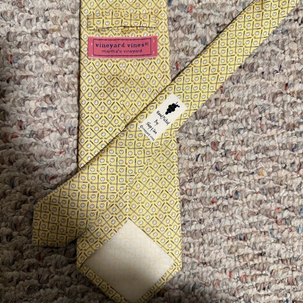 Vineyard Vines Martha's Vineyard Yellow Golf 100% Silk Made in the USA Tie
